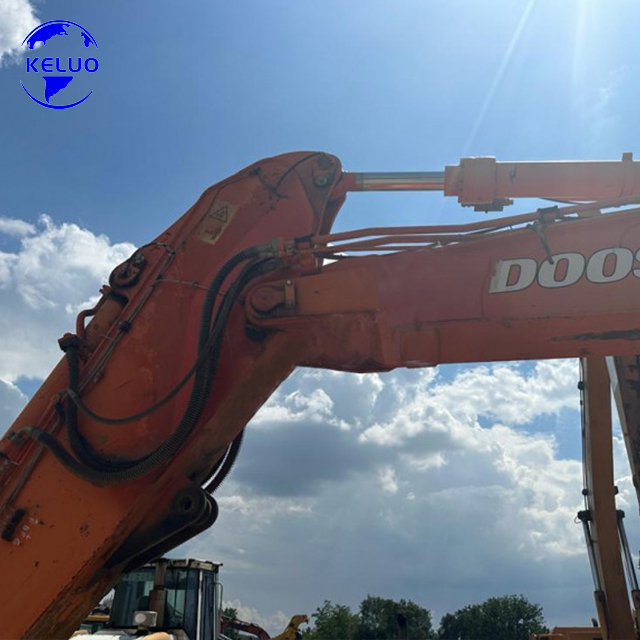 Escavatore Doosan DX420 usato