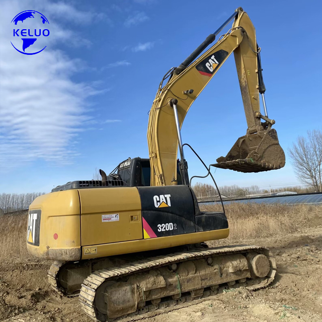 Escavatore CAT320D2 di seconda mano